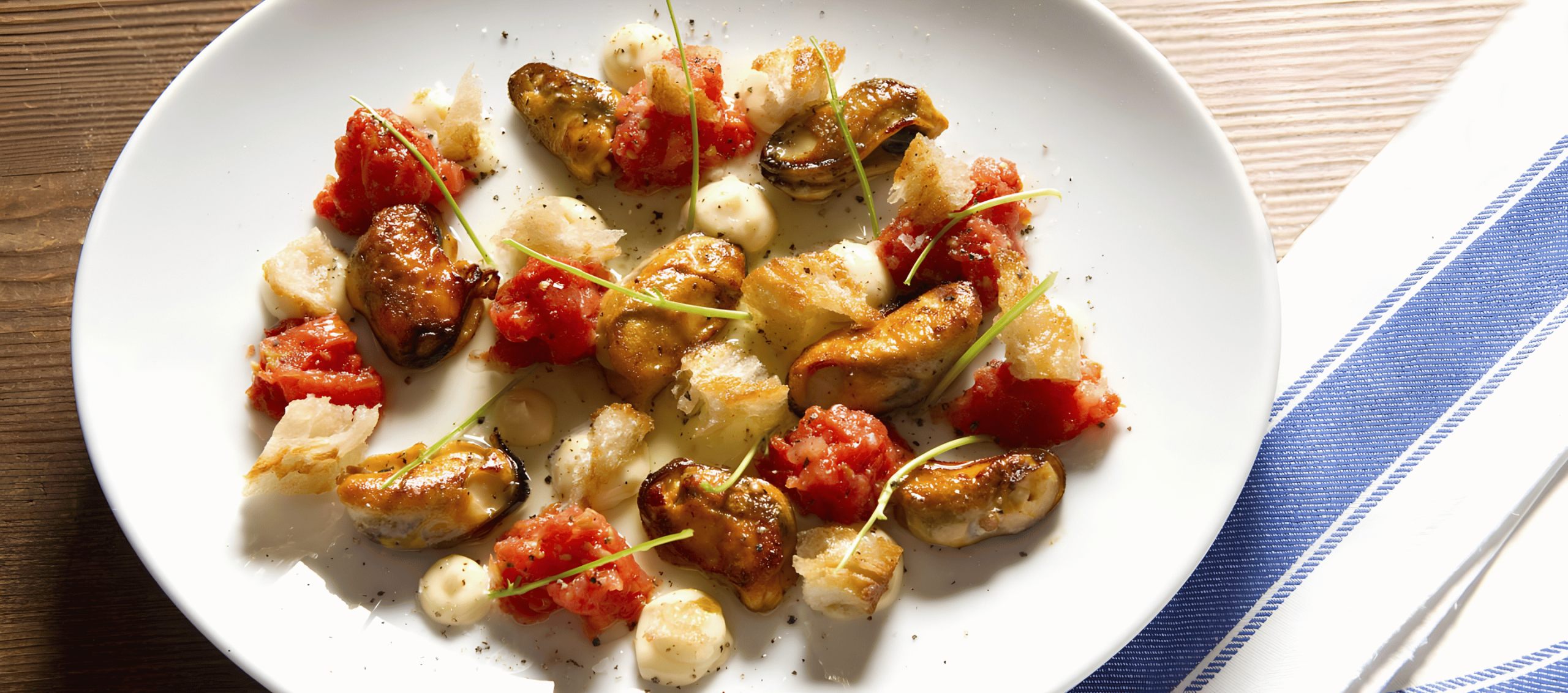 Fried mussels with tomatoes, horseradish and cilantro