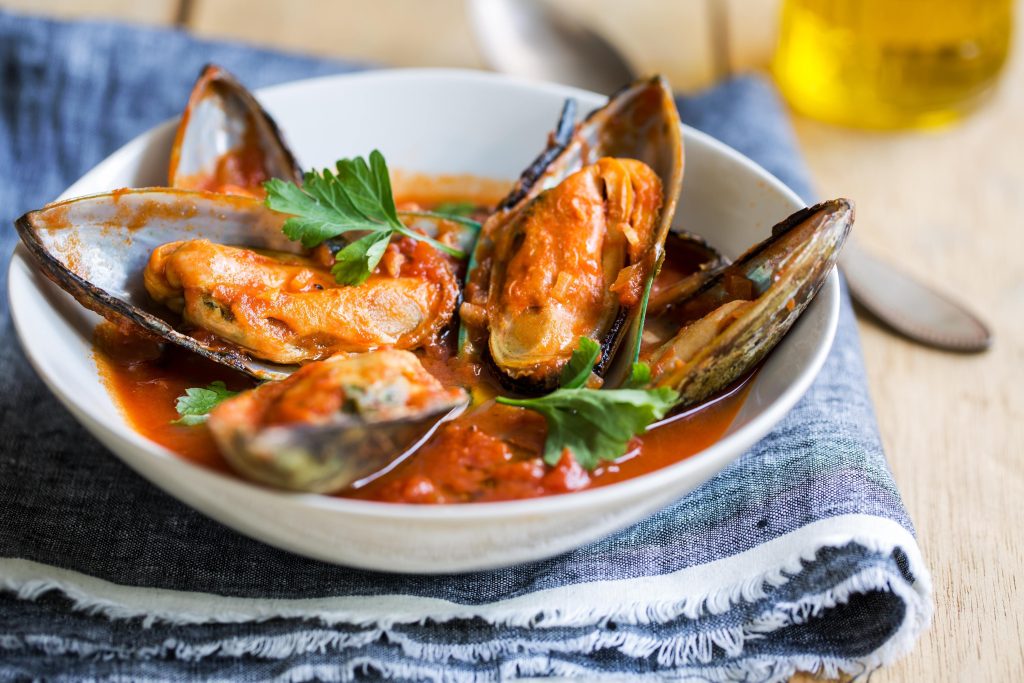 Mussels in tomato broth