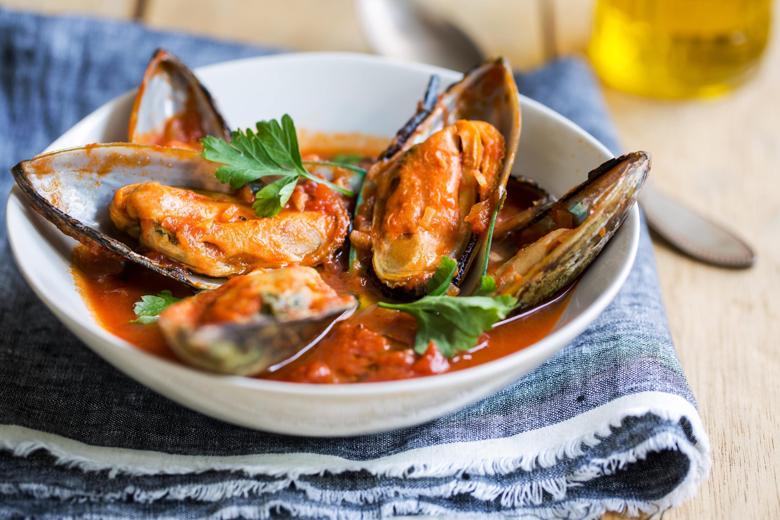 Mussels in tomato broth