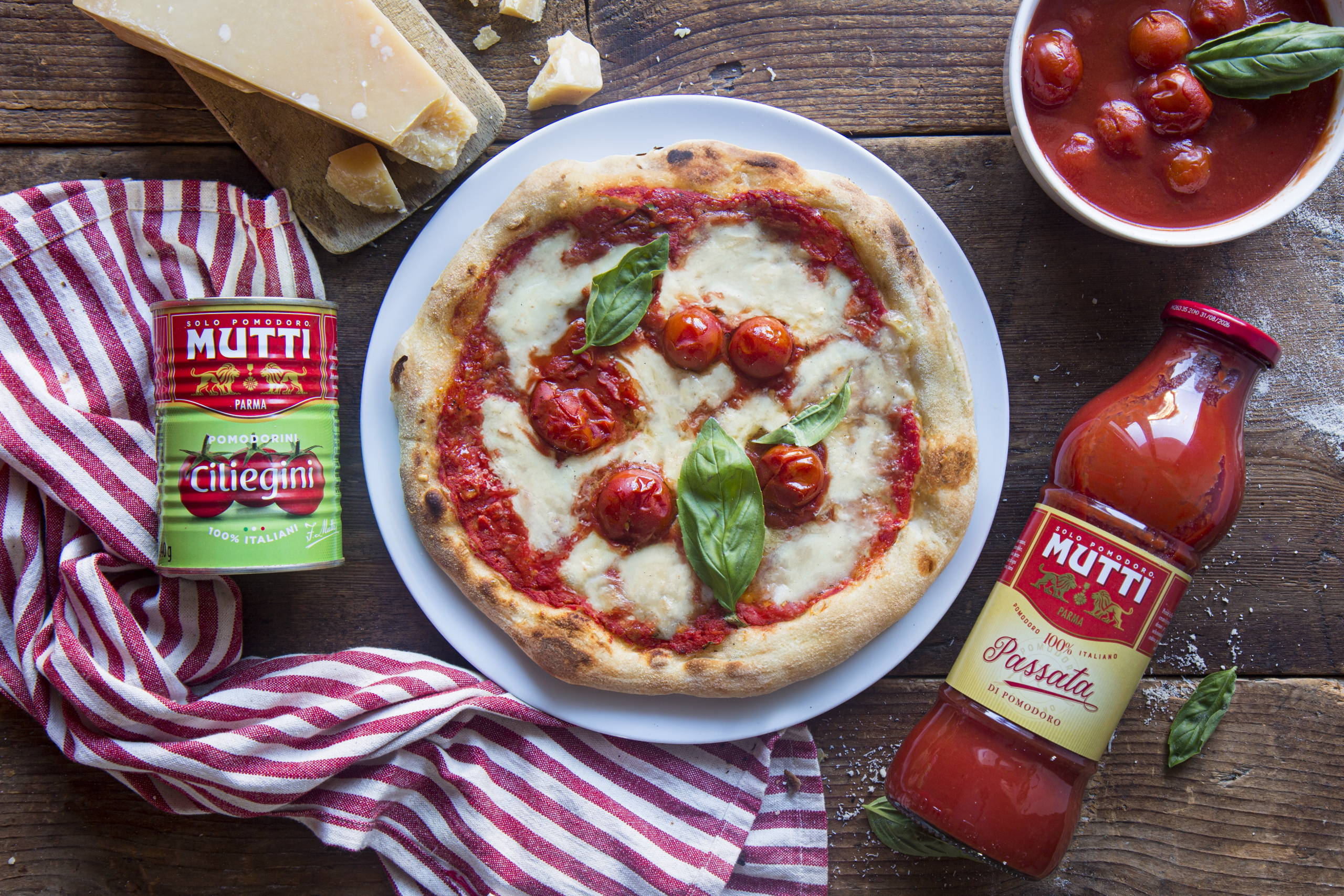 Pizza Margherita with cherry tomatoes