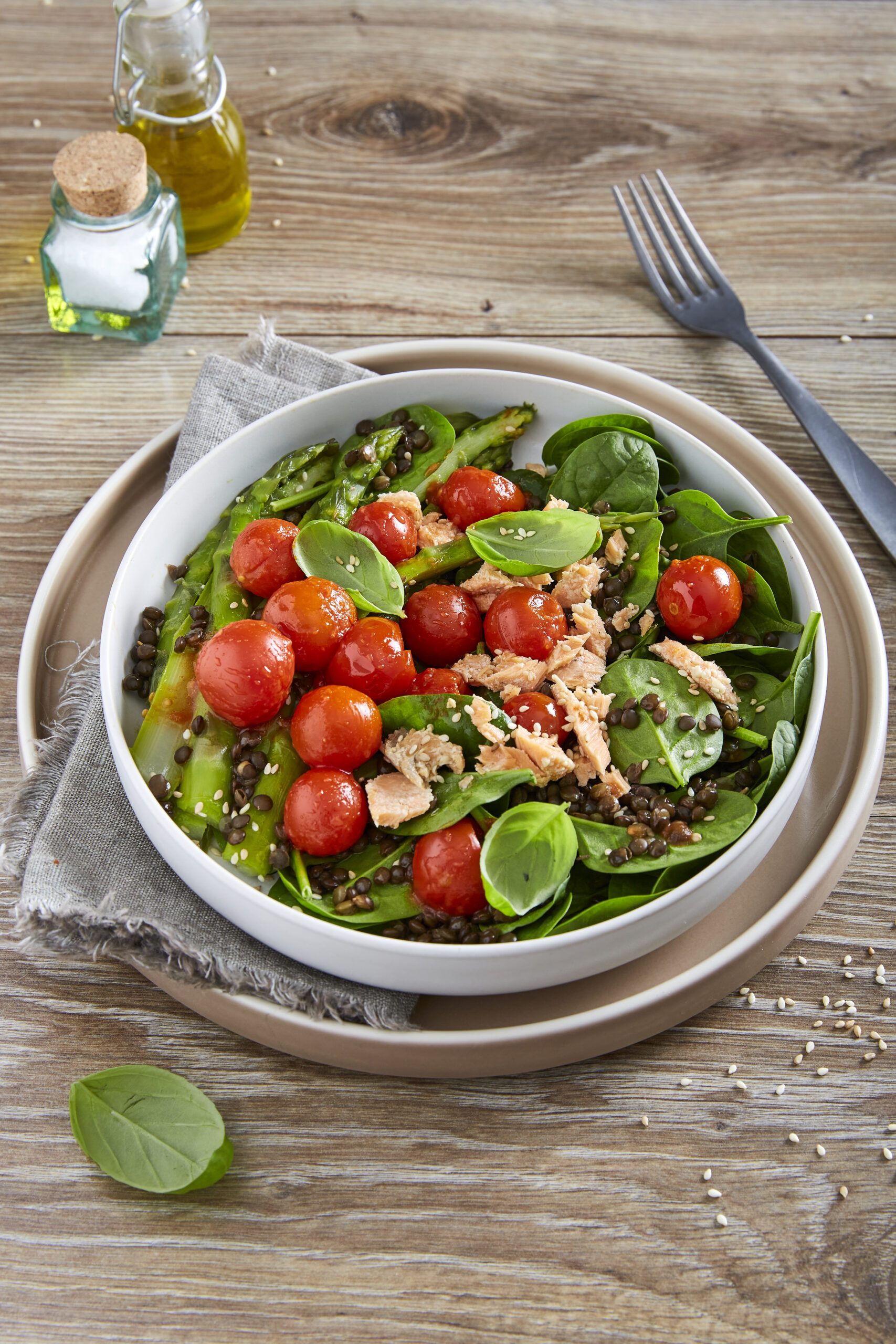 Salad with salmon, Cherry Tomato, black lentils and asparagus
