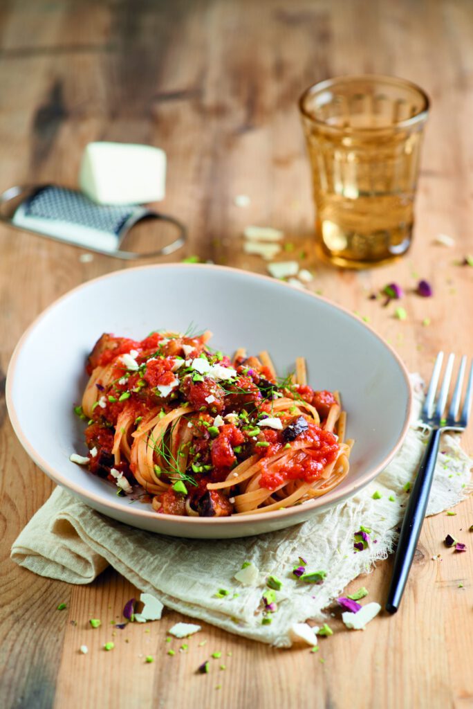 Linguine with finely chopped tomatoes, aubergines and pistachchios