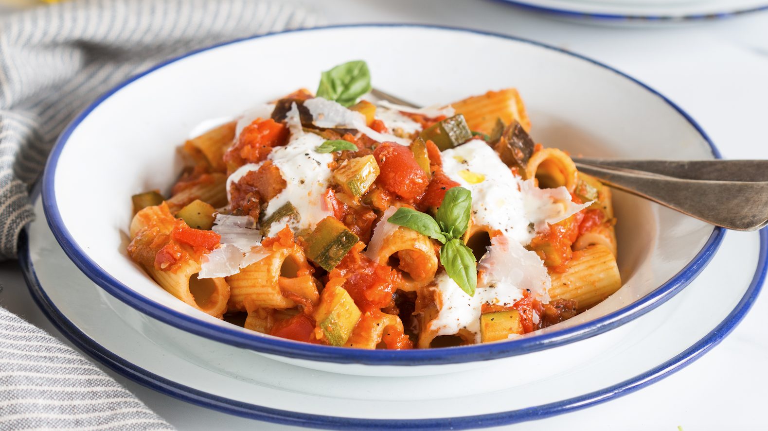 Rigatoni with vegetables and stracciatella