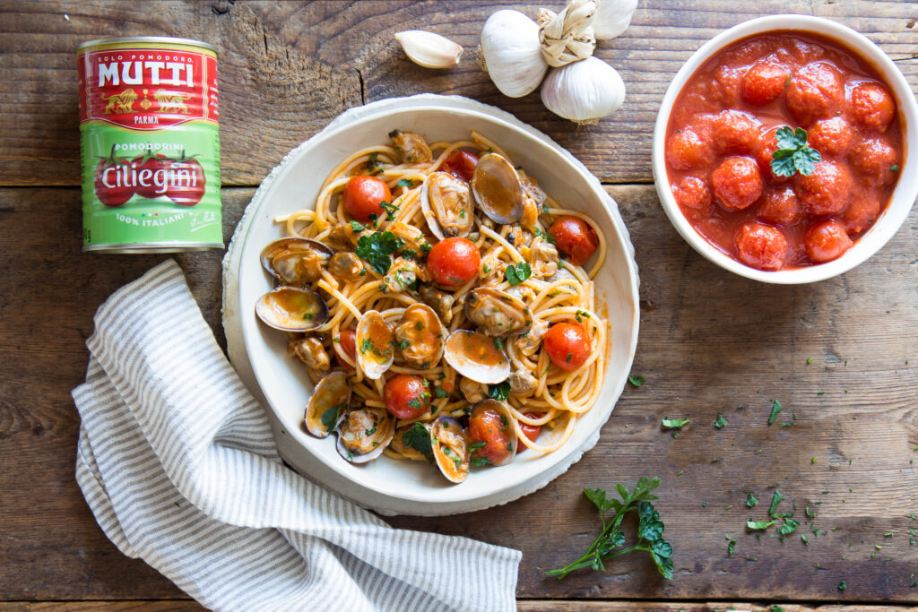 Spaghetti with Clams and Cherry Tomatoes