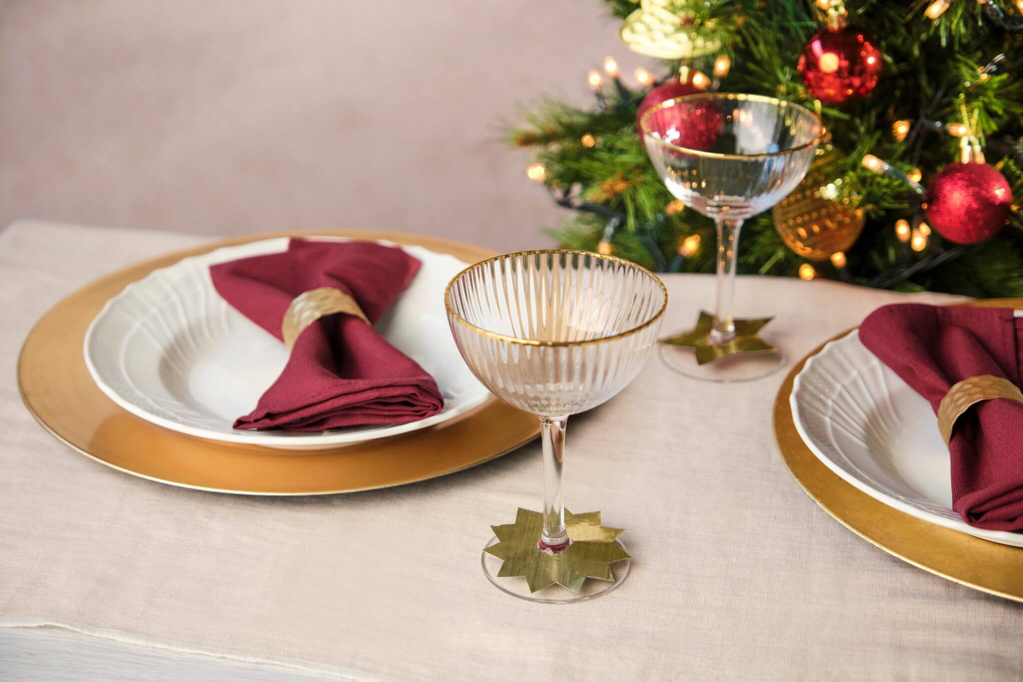 Sliding a gold star marker onto the stem of a glass