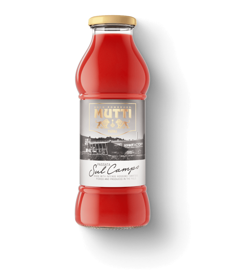 Mutti Passata Sul Campo in a glass bottle